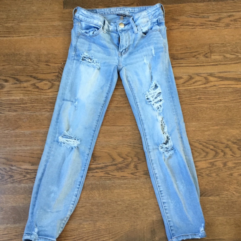 Size 00 American eagle ripped jeans